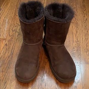 Chocolate brown uggs size 8